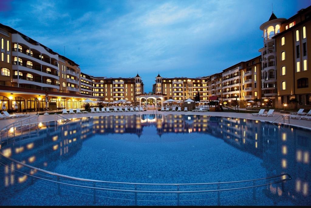 Royal Sun - Sunny Cove Apartment Pantai Sunny Bagian luar foto